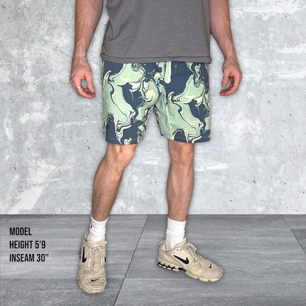 Fabletics franchise shorts - Picture 2 of 6